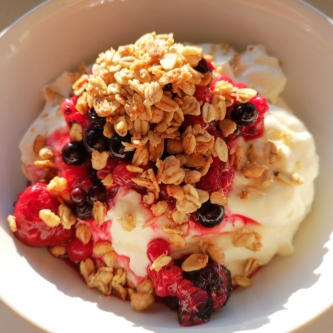 Crunchy Müsli mit Beeren 